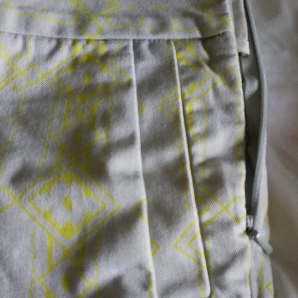 Shorts - Picture 2 of 4